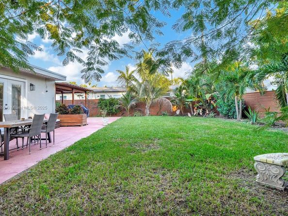 1012 NE 2nd Street, Hallandale Beach FL 33009