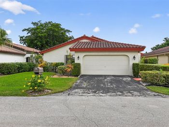 5665 Lakeview Mews Dr