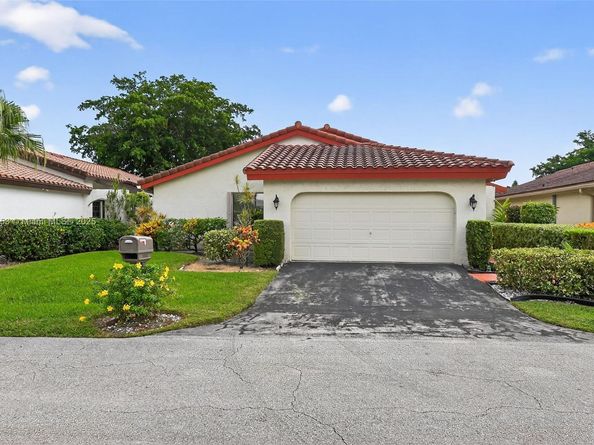 5665 Lakeview Mews Dr, Boynton Beach FL 33437