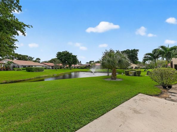 5665 Lakeview Mews Dr, Boynton Beach FL 33437