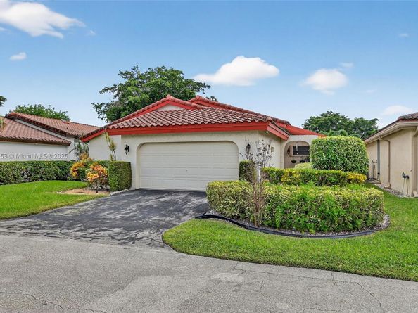 5665 Lakeview Mews Dr, Boynton Beach FL 33437