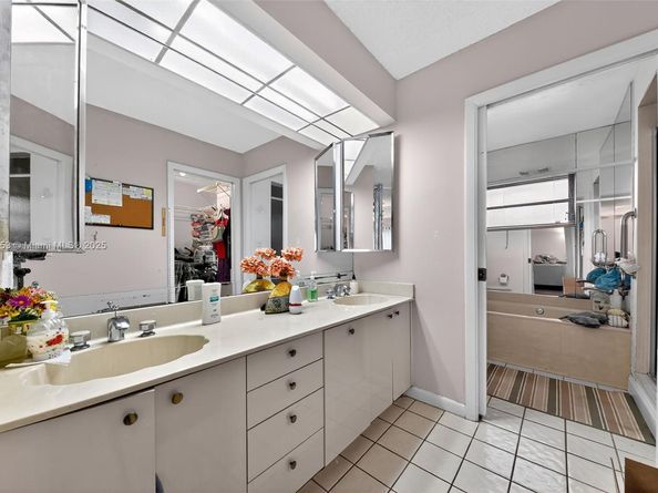 5665 Lakeview Mews Dr, Boynton Beach FL 33437