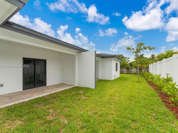12105 SW 93rd st, Miami FL 33186