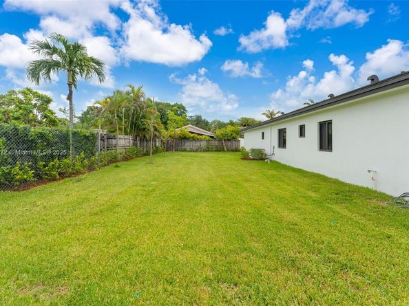 12105 SW 93rd st, Miami FL 33186
