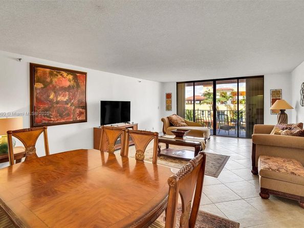 8877 Collins Ave 405, Surfside FL 33154