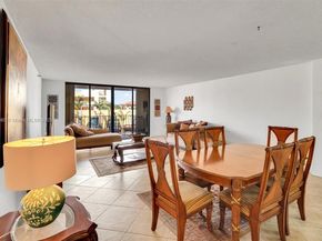 8877 Collins Ave 405, Surfside FL 33154