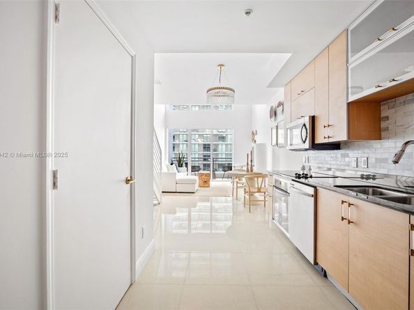 60 SW 13th St 3414, Miami FL 33130