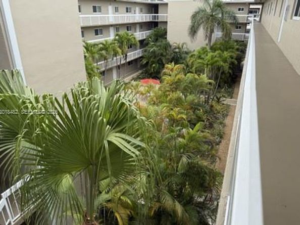 7815 Camino Real i417, Miami FL 33143
