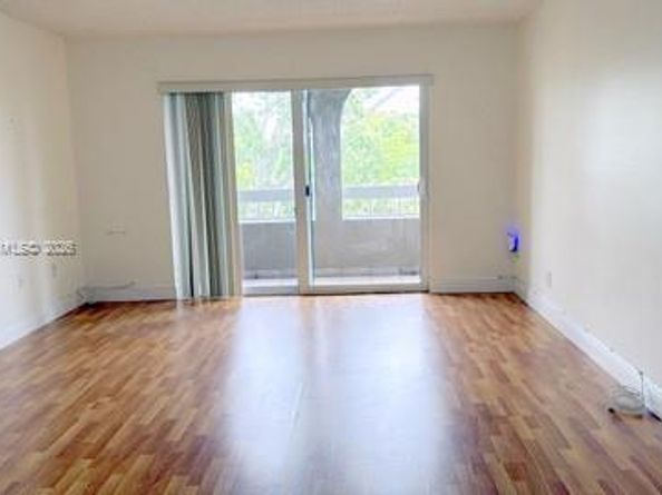 7815 Camino Real i417, Miami FL 33143