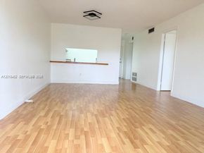 7815 Camino Real i417, Miami FL 33143