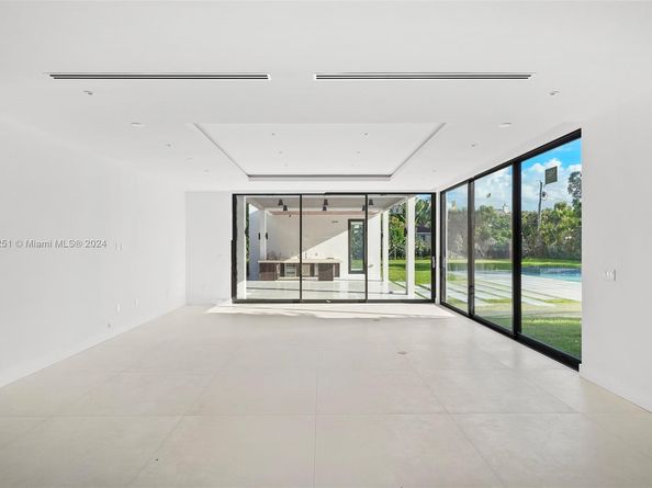 6675 SW 96th St, Pinecrest FL 33156