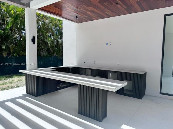 6675 SW 96th St, Pinecrest FL 33156