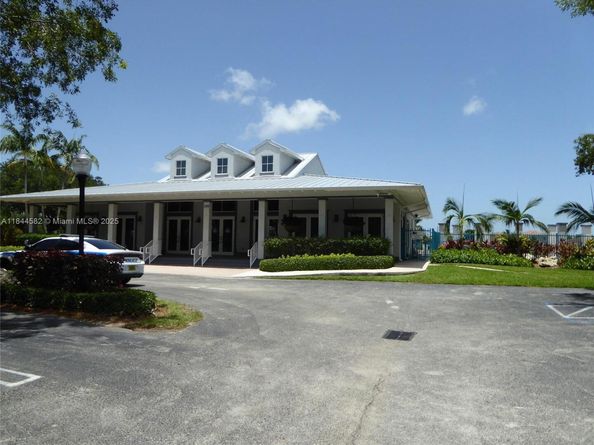1037 NE 42nd Pl, Homestead FL 33033