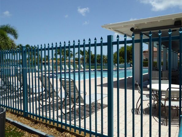 1037 NE 42nd Pl, Homestead FL 33033