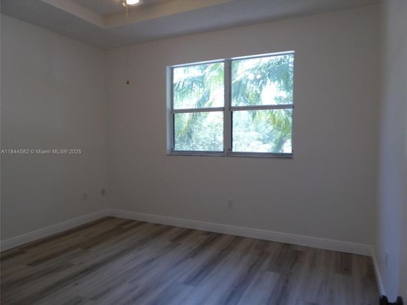 1037 NE 42nd Pl, Homestead FL 33033