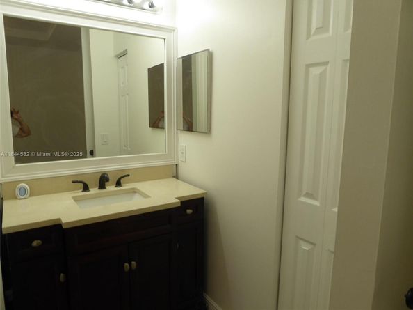 1037 NE 42nd Pl, Homestead FL 33033