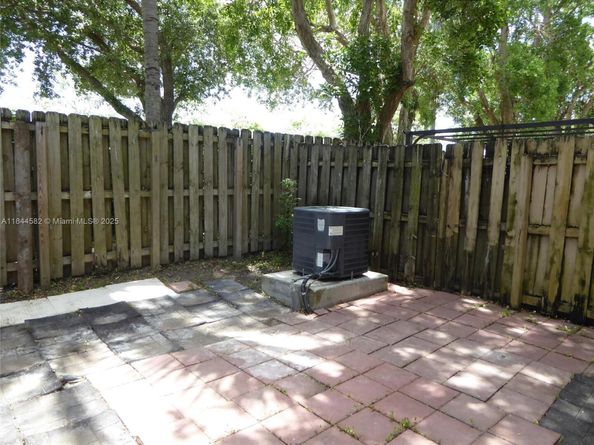 1037 NE 42nd Pl, Homestead FL 33033