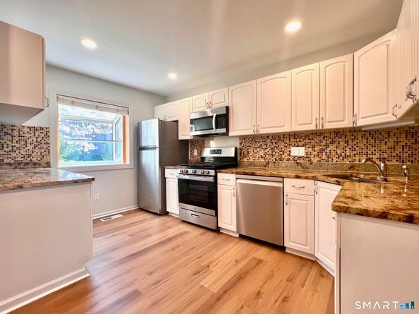 320 Strawberry Hill Avenue 16, Stamford CT 06902