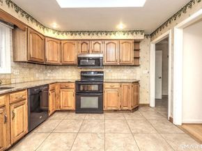 28 Grandview Drive, Trumbull CT 06611