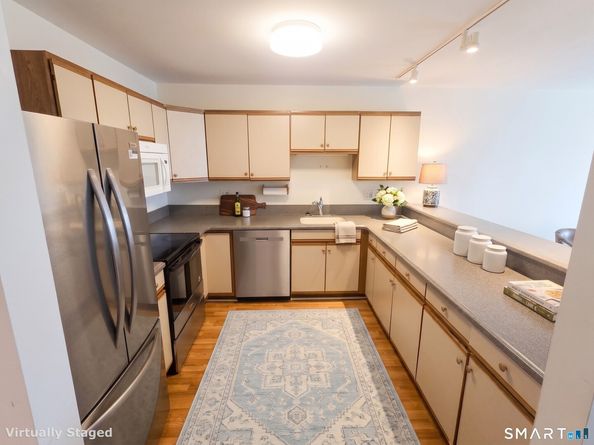 136 Deer Hill Avenue 308, Danbury CT 06810