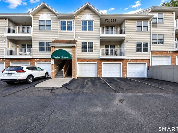 21227 Arganese Place 211, Trumbull CT 06611