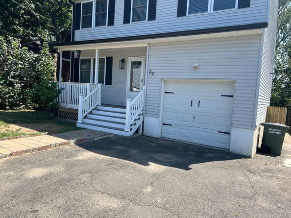 39 Moffitt Street, Bridgeport CT 06606