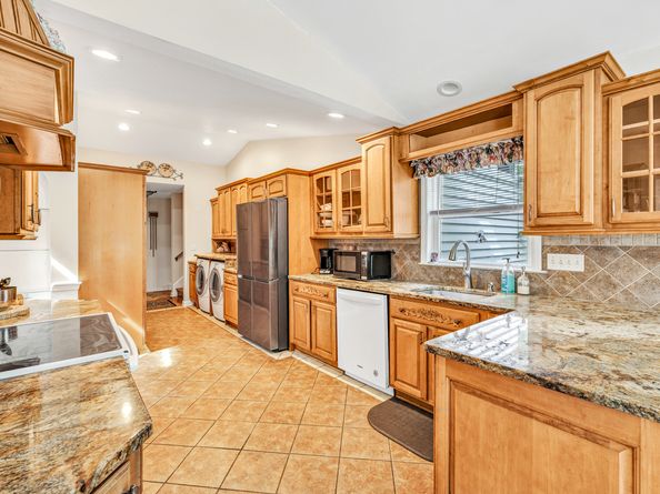 6 Daybreak Lane, Shelton CT 06484