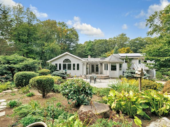 6 Daybreak Lane, Shelton CT 06484