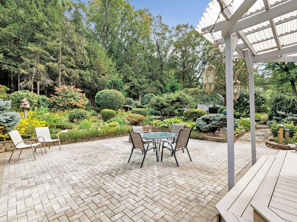 6 Daybreak Lane, Shelton CT 06484