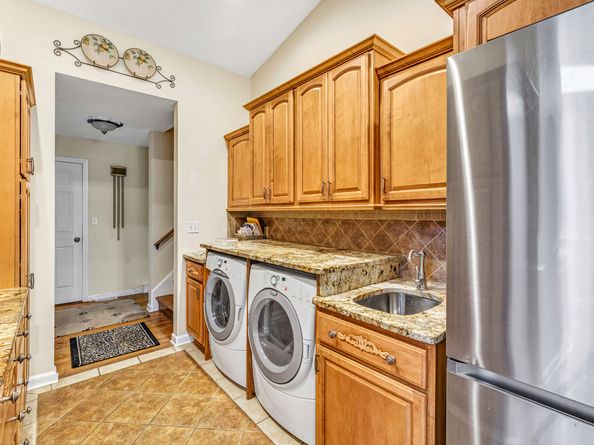 6 Daybreak Lane, Shelton CT 06484