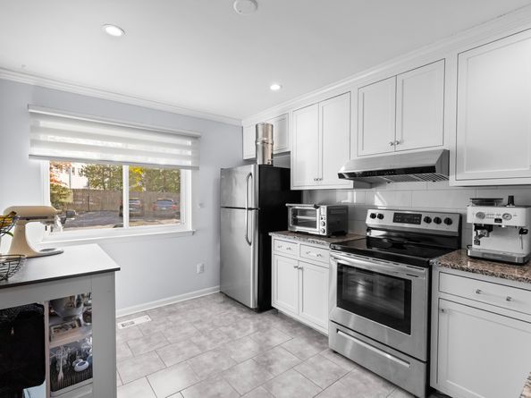 48 Randall Avenue APT 3, Stamford CT 06905