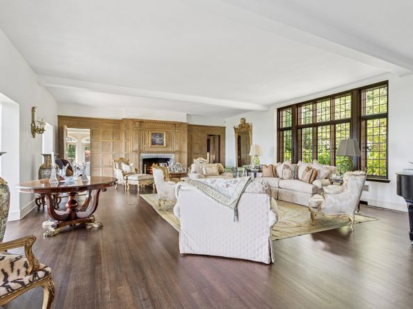 Undisclosed Address #24130997, Westport CT 06880