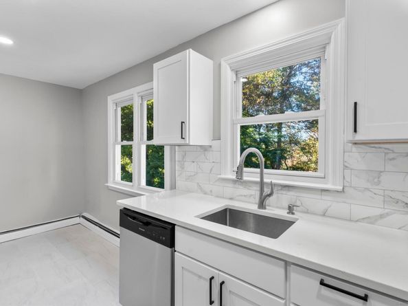 3 Horseshoe Drive, Danbury CT 06811