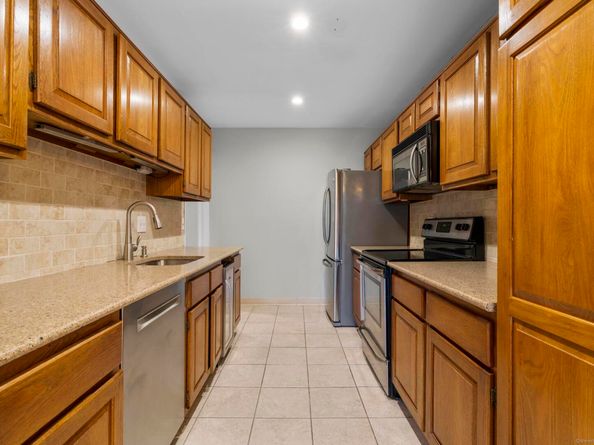79 Harbor Drive 320, Stamford CT 06902