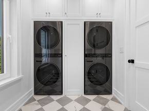 72 Old Kings Highway S, Darien CT 06820