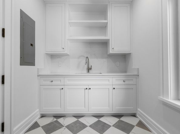 72 Old Kings Highway S, Darien CT 06820