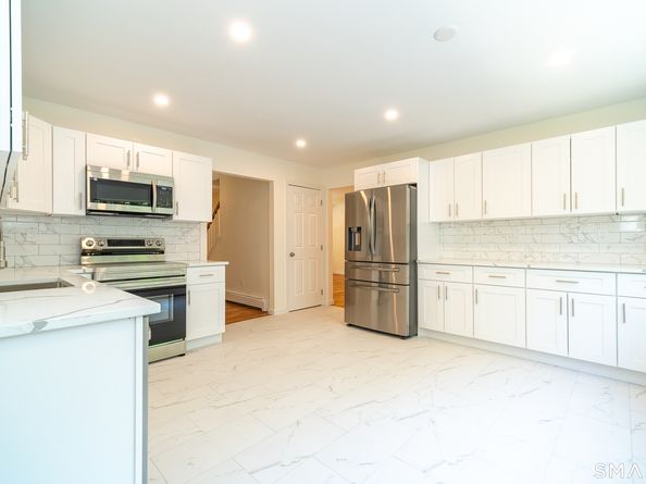 1425 James Farm Road, Stratford CT 06614