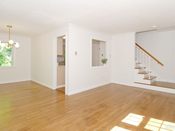 33 E Hills Drive 33, New Canaan CT 06840