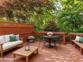 33 E Hills Drive 33, New Canaan CT 06840
