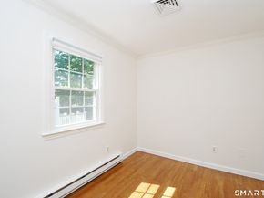 33 E Hills Drive 33, New Canaan CT 06840