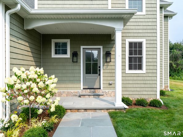 6 Walnut Ridge Court, Stamford CT 06904