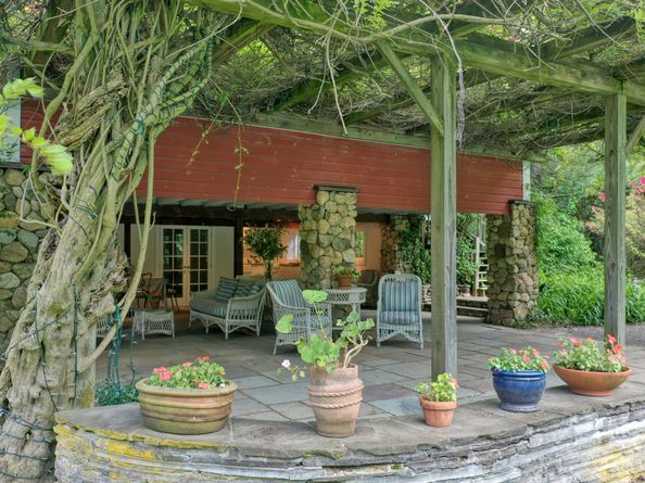 708 Ponus Ridge, New Canaan CT 06840