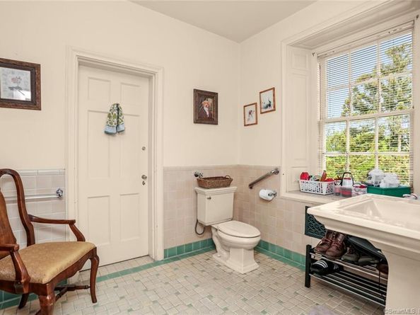 124 Old Battery Road, Bridgeport CT 06605