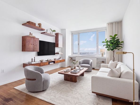635 West 42nd Street 40D, New York NY 10036