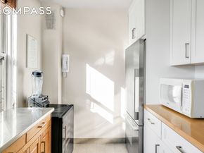 201 East 37th Street 11D, New York NY 10016