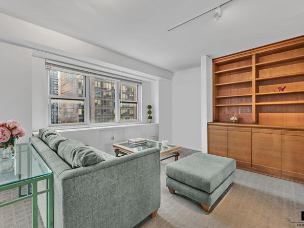 153 East 57th Street 21B, New York NY 10022