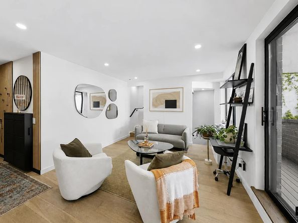 239 East 10th Street GARDENA, New York NY 10003