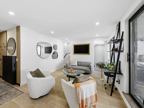 239 East 10th Street GARDENA, New York NY 10003