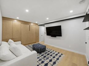 239 East 10th Street GARDENA, New York NY 10003