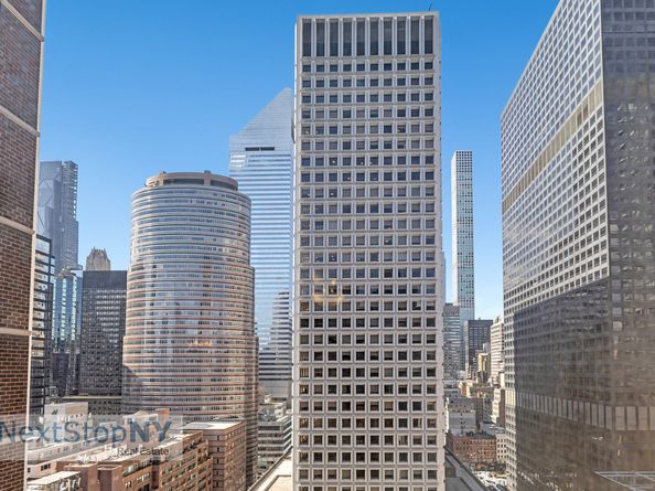 245 East 54th Street 22A, New York NY 10022